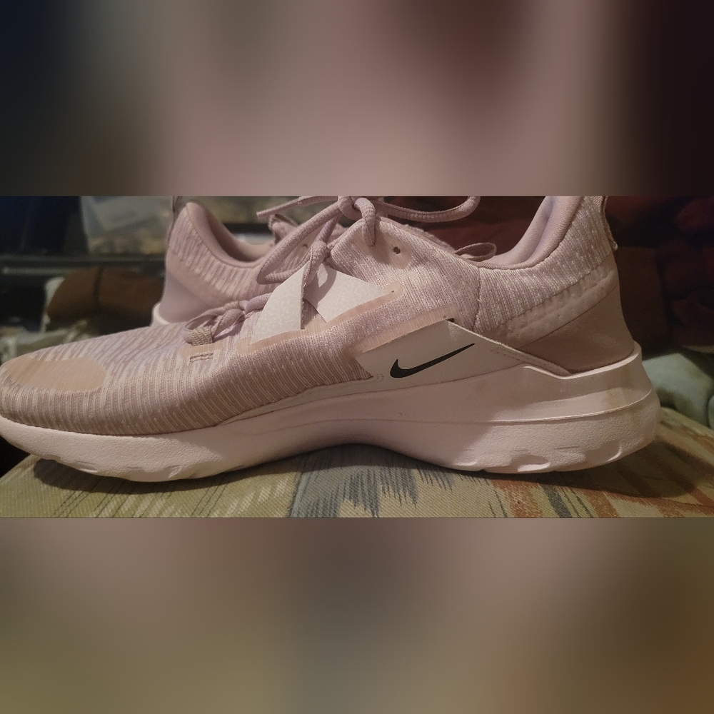 Women's pink Nike shoes